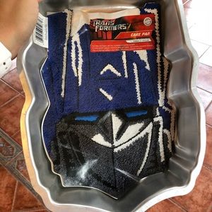Wilton Transformer cake pan